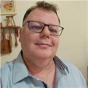 Farmacêutico pela UFJF (1990), Especialista em Educação para a Ciência (NEC/UFJF - 1997), Especialista em Fármacos e Medicamentos